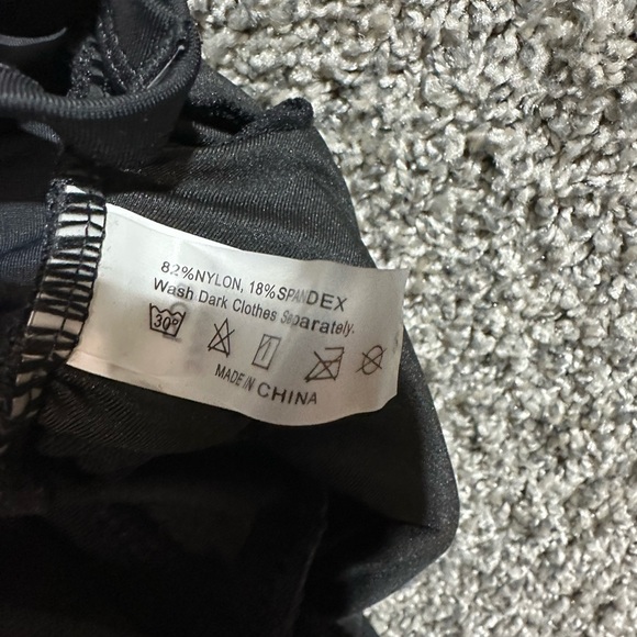 NWT Cutout Mesh Front Cross One Piece Swimsuit Size Small - Picture 6 of 8